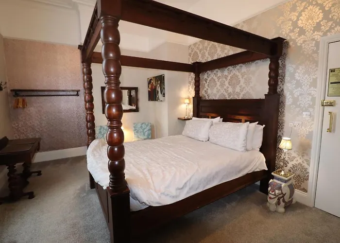 The Raincliffe Hotel